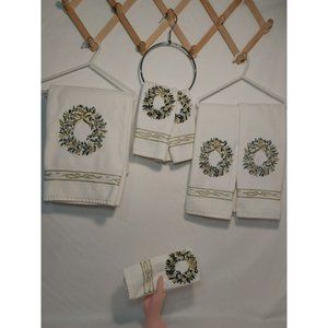 Set Of 6 Holiday Towels 1 Bath 2 Hand 3 Face Christmas Berry Wreath Gold Trim